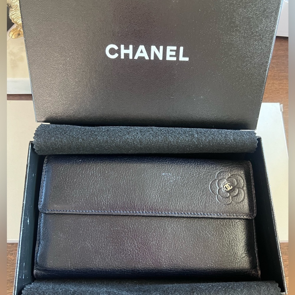 CHANEL Camellia Flower Empreinte Black Leather Bill Card Wallet with Box & Card - Picture 5 of 16